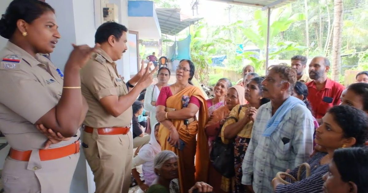 ഓണം പടിവാതിക്കലെത്തിയിട്ടും കോതപറമ്പ് മാന്തുരുത്തി നിവാസികൾക്ക് കുടിവെള്ളമില്ല. വാക്ക് പാലിക്കാത്ത വാട്ടർ അതോറിറ്റി ഉദ്യോഗസ്ഥരെ ഓഫീസിൽ തടഞ്ഞ് വെച്ച് മാന്തുരുത്തി നിവാസികൾ.