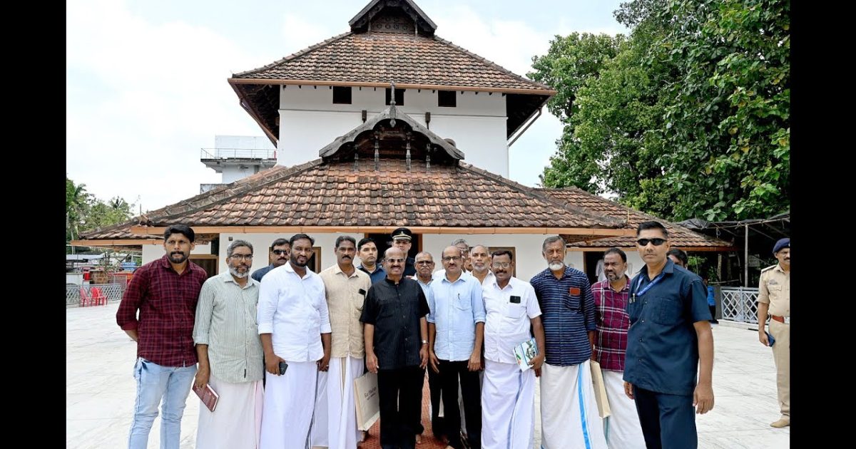 പശ്ചിചിമ ബംഗാൾ ഗവർണർ സി.വി ആനന്ദബോസ് കൊടുങ്ങല്ലൂരിലെ ആരാധനാലയങ്ങൾ സന്ദർശിച്ചു.