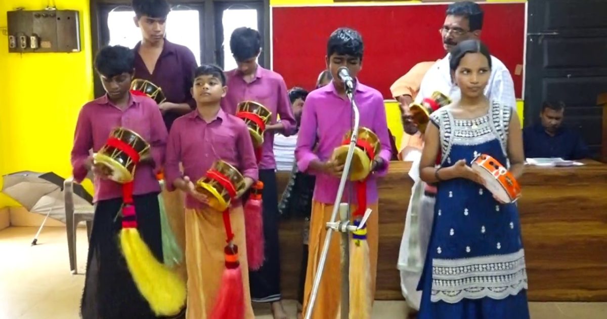 അഖില കേരള ശാസ്താംപാട്ട് കലാകാരസംഘം കൊടുങ്ങല്ലൂർ മേഖല ഒമ്പതാമത് വാർഷിക പൊതുയോഗവും എസ്.എസ്.എൽ.സി. അവാർഡും.. രണ്ടാം ക്ലാസ് മുതൽ പത്താം ക്ലാസ് വരെയുള്ള കുട്ടികൾക്ക് പഠനോപകരണവും വിതരണവും നടത്തി