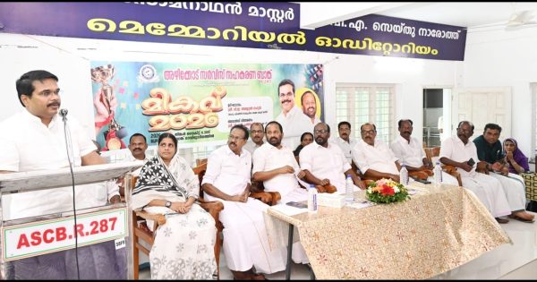 അഴീക്കോട് ഫിഷ് ലാൻഡിംഗ് സെന്റർ നിർമാണം സർക്കാരിന്റെ നൂറ് ദിന കർമ്മ പരിപാടിയിൽ ഉൾപ്പെടുത്തി പൂർത്തീകരിക്കുമെന്നും മുടങ്ങിക്കിടക്കുന്ന അഴീക്കോട് ഫിഷറീസ് വകുപ്പിന്റെ വിവിധ വികസന പദ്ധതികൾ സമയ ബന്ധിതമായി നടപ്പിലാക്കുമെന്നും ഫിഷറീസ് സാമൂഹിക നീതി ഹാർബർ എഞ്ചിനീയറിംഗ് വകുപ്പ് മന്ത്രി വി.ഇ അബ്ദുൾ ഗഫൂർ