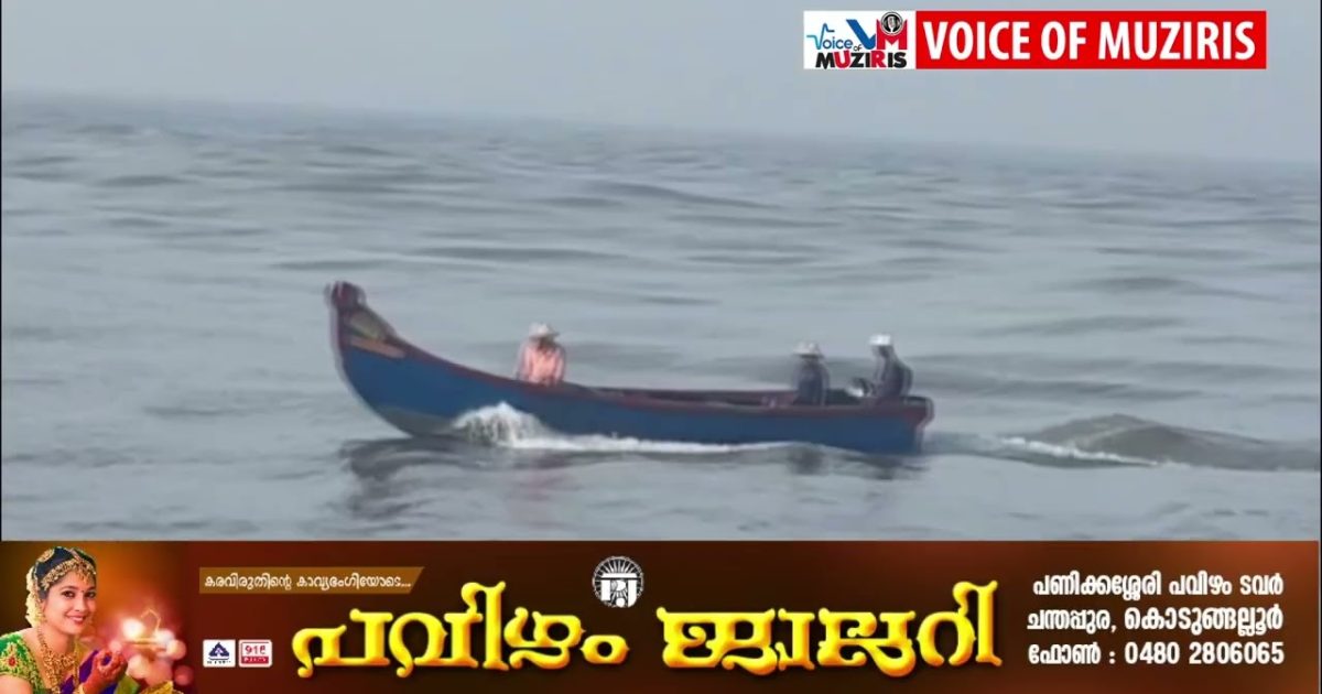 അഴീക്കോട് മത്സ്യ ബന്ധന വള്ളം മറിഞ്ഞു,