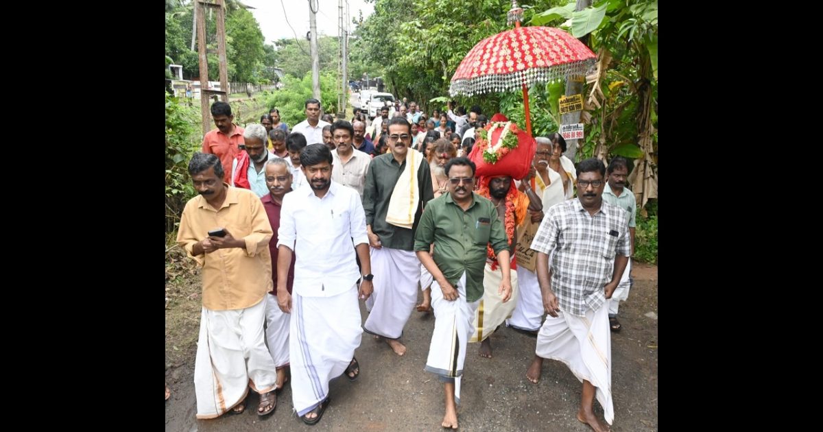 ആചാര തനിമയിൽ കോഴിക്കുളങ്ങര പൂജ