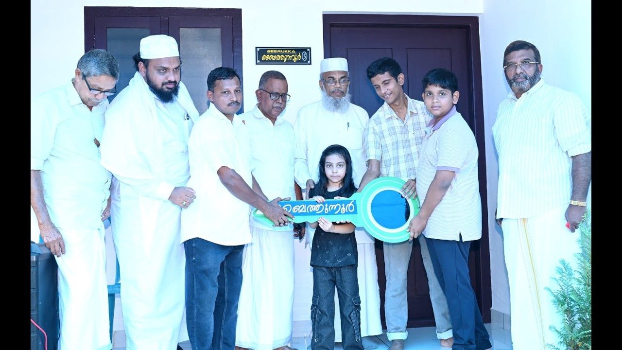 ആല പനങ്ങാട് സാഹിബിൻ്റെ പള്ളി മഹല്ല് കമ്മിറ്റിയുടെ നേതൃത്വത്തിൽ ഭവനരഹിതരില്ലാത്ത മഹല്ല് ബൈത്തുനൂർ പാർപ്പിട പദ്ധതിയിലെ 5 ാം മത്തെ വീടിൻ്റെ താക്കോൽ ദാനം നടന്നു