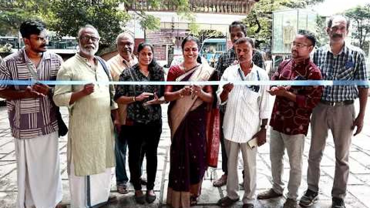 ആൾ കേരള ഫോട്ടോഗ്രാഫേഴ്‌സ് അസോസിയേഷൻ കൊടുങ്ങല്ലൂർ മേഖല ആഗസ്റ്റ് 19 ലോക ഫോട്ടോഗ്രാഫി ദിനാചരണത്തിൻ്റെ ഭാഗമായി കൊടുങ്ങല്ലൂർ ഭരണി കാഴ്ചകളുടെ ഫോട്ടോ പ്രദർശനം നടത്തി.