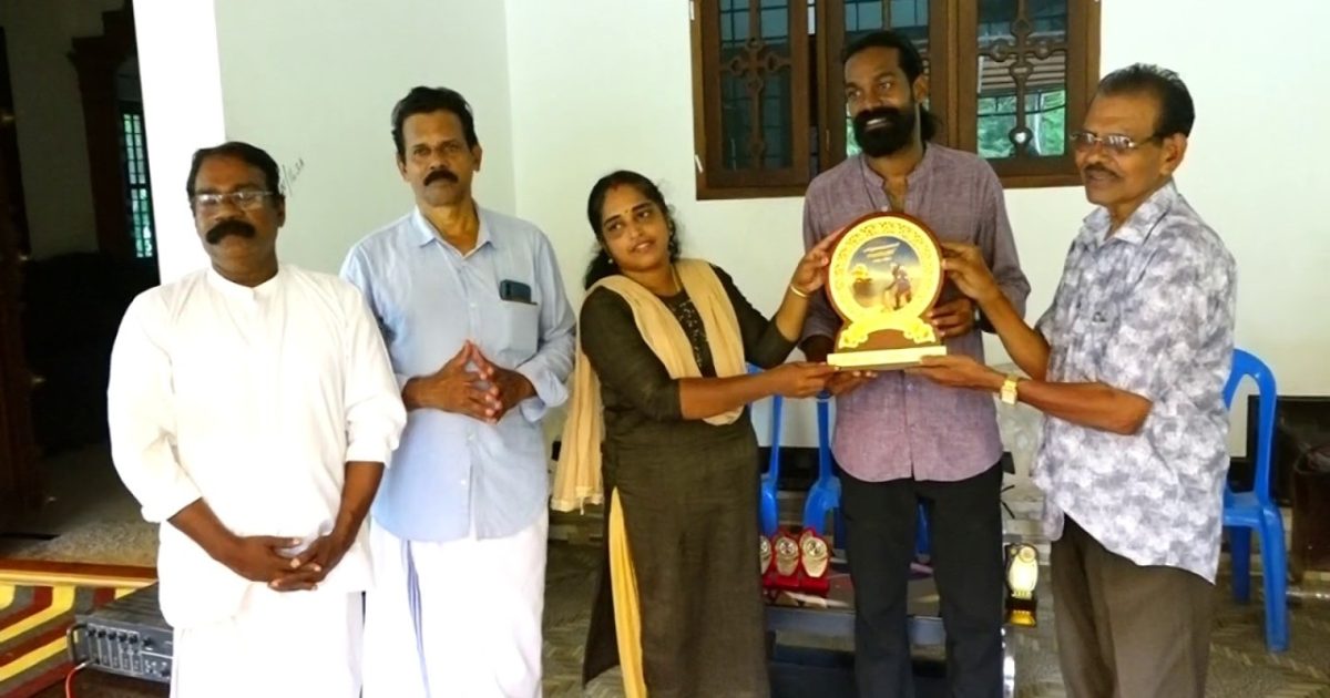 ഇ.എം.എസ് സ്മാരക വായനശാലയുടെ ആഭിമുഖ്യത്തിൽ വായന പക്ഷാചരണത്തിൻ്റെ ഭാഗമായി വൈക്കം മുഹമ്മദ് ബഷീർ അനുസ്മരണവും പർവ്വതാരോഹകൻ നബീലീന് ആദരവും സംഘടിപ്പിച്ചു