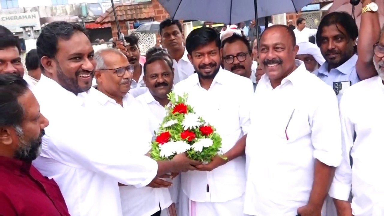 ഇന്ത്യയിലെ ആദ്യത്തെ മുസ്ലിം പള്ളിയായ കൊടുങ്ങല്ലൂരിലെ  ചേരമാൻ ജുമാ മസ്ജിദ്‌ യുവജനക്ഷേമം, കായികം, രജിസ്‌ട്രേഷൻ, പുരാവസ്തു വകുപ്പ് മന്ത്രി ഒ.ജെ.ജനീഷ് സന്ദർശിച്ചു