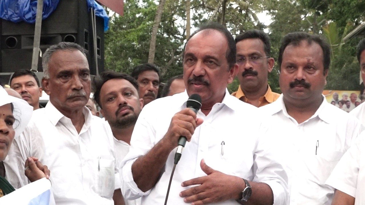 ഇന്ത്യൻ സ്വാതന്ത്ര്യ സമരത്തെ ഒറ്റു കൊടുത്തവരിൽ നിന്ന് രാജ്യത്തെ രക്ഷിക്കാനുള്ള രണ്ടാം സ്വാതന്ത്ര്യ സമരമാണ് നടന്നുകൊണ്ടിരിക്കുന്നതെന്ന് ബെന്നി ബെഹന്നാൻ എം പി