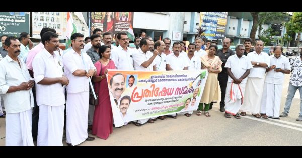 ഇന്ധന വില വർദ്ധനവിനെതിരെ കോൺഗ്രസ് കമ്മിറ്റികളുടെ പ്രതിഷേധ സമരം സംഘടിപ്പിച്ചു.
