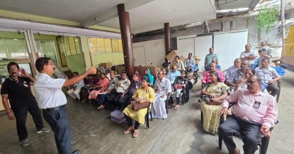 ഇൻഷുറൻസ് രംഗത്തെ ഏറ്റവും വലിയ സംഘടനയായ എൽഐസി ഏജൻസ് ഫെഡറേഷൻ പ്രവർത്തകർ വിവിധ ആവശ്യങ്ങൾ ഉന്നയിച്ച് ധർണ്ണ നടത്തി.