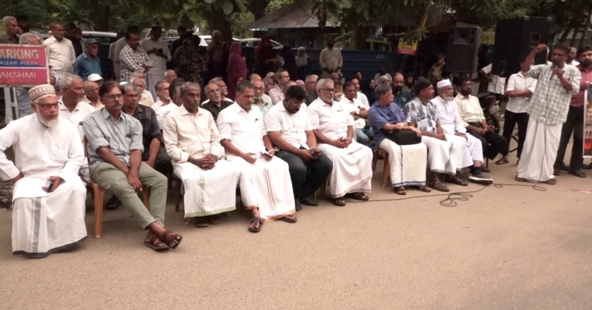 ഉജ്ജയിനിലെ ഷാഹി മസ്ജിദ് കയ്യേറ്റത്തിലും പോലീസ് നരനായാട്ടിലും പ്രതിഷേധിച്ച് കൊടുങ്ങല്ലൂർ മുസ്‌ലിം കോഡിനേഷൻ കമ്മിറ്റി പ്രകടനവും പൊതുയോഗവും സംഘടിപ്പിച്ചു