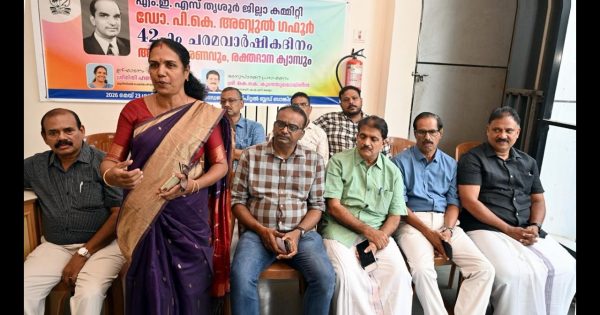 എംഇഎസ് തൃശൂർ ജില്ലാ കമ്മറ്റി സ്ഥാപക നേതാവ് ഡോ.പി.കെ.അബ്ദുൾ ഗഫൂറിന്റെ 42 ാം ചരമ വാർഷിക ദിനത്തിൽ ഡോ. ഗഫൂർ അനുസ്മരണവും രക്തദാന ക്യാമ്പും സംഘടിപ്പിച്ചു.