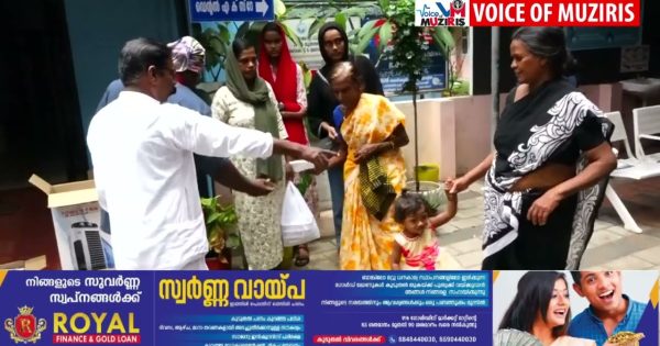 എറിയാട് ഗ്രാമപഞ്ചായത്ത് 9 ാം വാർഡ് ആളംപറമ്പിൽ പരിച്ചി ഉമ്മയുടെ മകൾ നബീസയുടെ 40ാം ദിവസത്തെ മരണാനന്തര ചടങ്ങിൻ്റെ ഭാഗമായി DYFI കൊടുങ്ങല്ലൂർ ബ്ലോക്ക് കമ്മിറ്റി താലൂക്ക് ആശുപത്രിയിൽ നടത്തുന്ന പൊതിച്ചോർ വിതരണത്തിൽ പങ്കുചേർന്നു