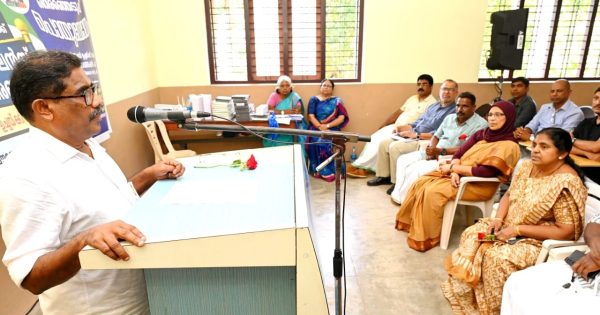 എറിയാട് ജി.കെ.വി.എച്ച്.എസ്.എസ് അലുംനി അസോസിയേഷനും മണപ്പാട്ട് ഫൗണ്ടേഷനും സംയുക്തമായി അക്കാദമിക് എക്‌സലൻസ് അവാർഡുകൾ വിതരണം ചെയ്തു.