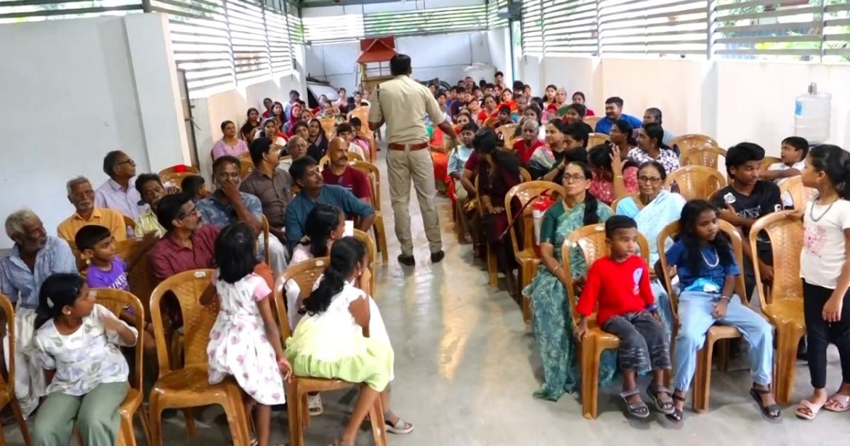 എറിയാട് മാടവന നവമി ആർട്സ് & സ്പോർട്സ് ക്ലബ് അനുമോദന സദസ്സ് ,പഠനോപകരണ വിതരണം ,അഗ്നിരക്ഷ ബോധവത്കരണക്ലാസ്സ് എന്നിവ സംഘടിപ്പിച്ചു