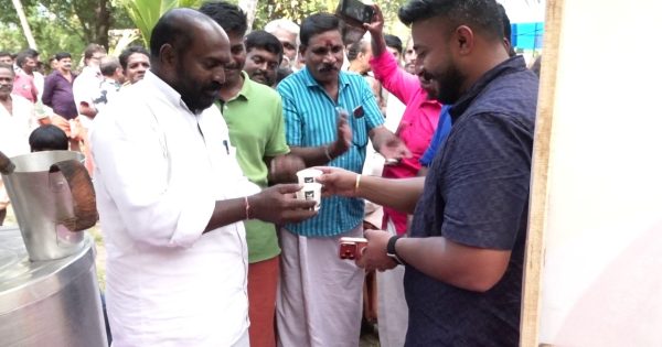 എറിയാട് ശിവജിനഗർ ഓണാഘോഷവേദി 33 ാം വാർഷികാഘോഷത്തിന്റെ ഭാഗമായി നടത്തിയ ഓണക്കളി മത്സരത്തോടനുബന്ധിച്ച് സൗജന്യ നമോ ചായ വിതരണം ചെയ്തു.
