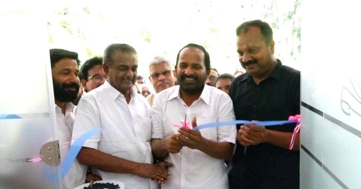 എറിയാട് സർവീസ് സഹകരണ ബാങ്കിന്റെ നവീകരിച്ച മാടവന ബ്രാഞ്ച് ഓഫിസ് മുൻ എം പി. ടി എൻ.പ്രതാപൻ ഉദ്ഘാടനം ചെയ്തു