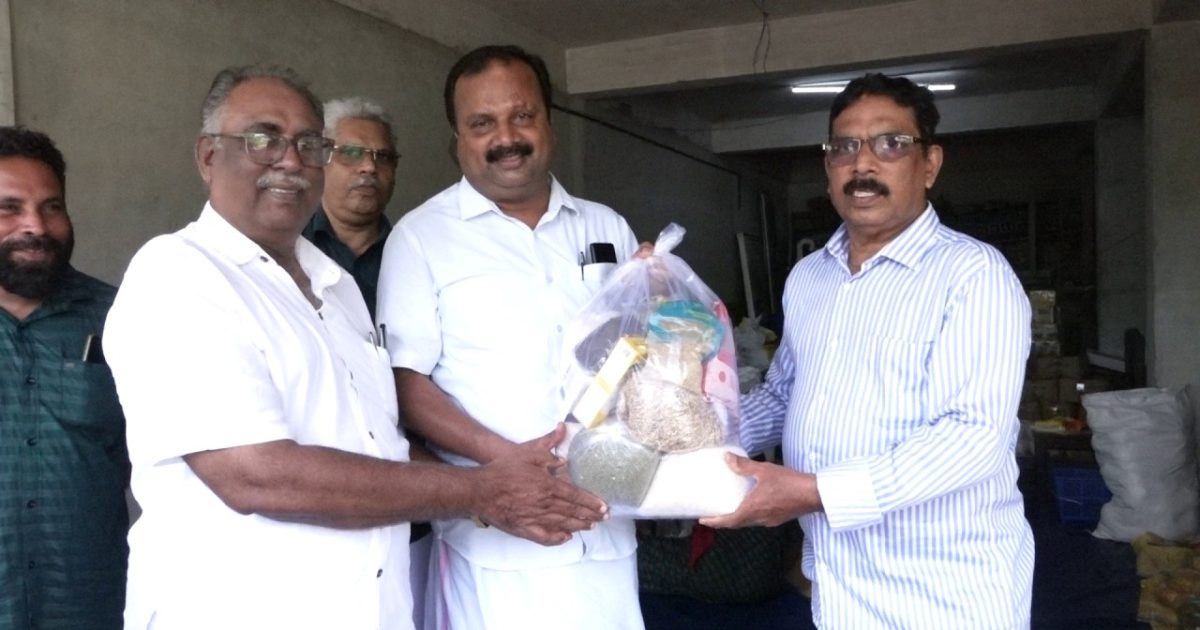 എറിയാട് സർവീസ് സഹകരണ ബാങ്കിന്റെ ആഭിമുഖ്യത്തിൽ സഹകരണ ഓണം വിപണി ആരംഭിച്ചു.