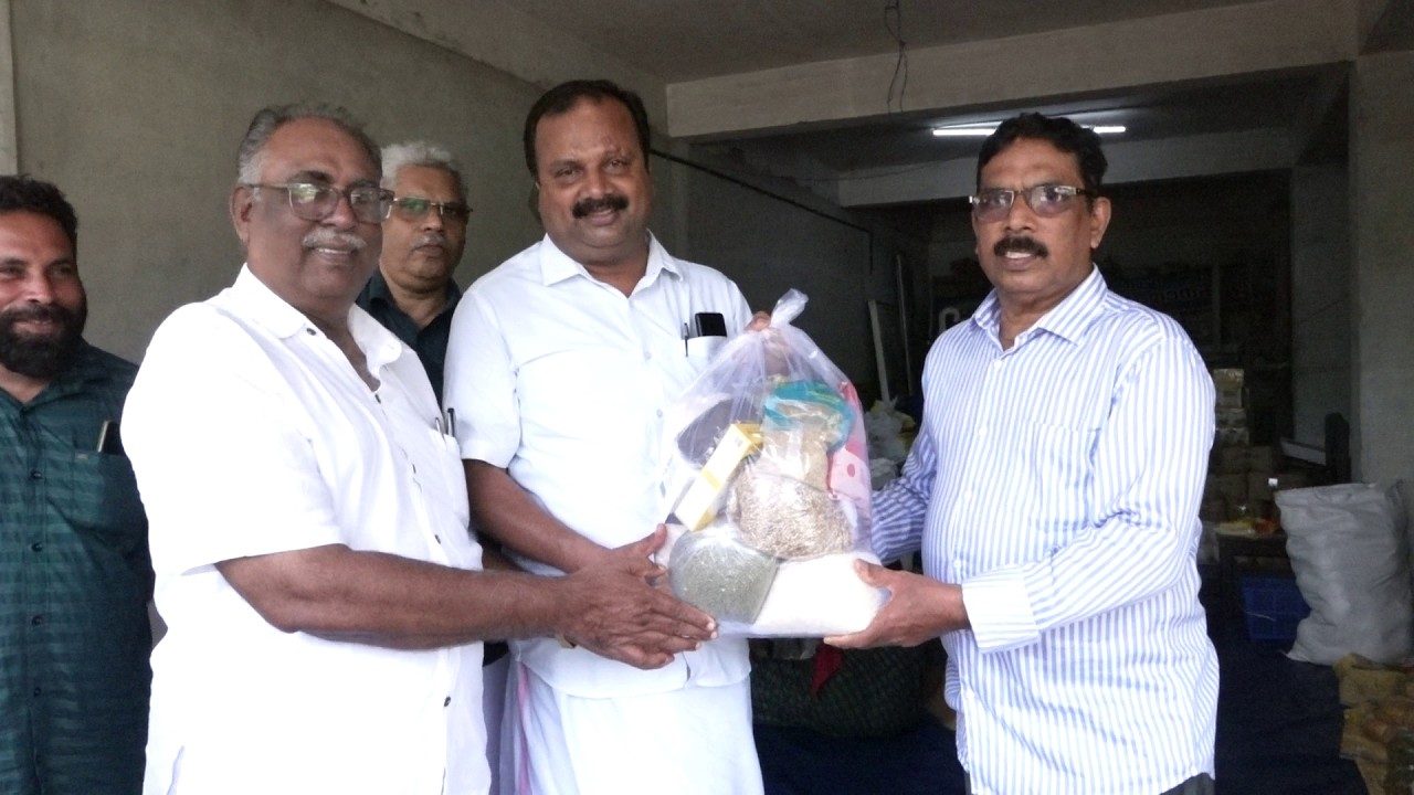 എറിയാട് സർവീസ് സഹകരണ ബാങ്കിന്റെ ആഭിമുഖ്യത്തിൽ സഹകരണ ഓണം വിപണി ആരംഭിച്ചു.
