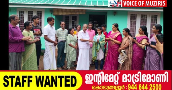 എൻ.ഇ.എസ്. കോളേജും തൃപ്രയാർ വെൽഫെയർ സൊസൈറ്റിയും ചേർന്ന് 1200ൽ 1200 മാർക്ക് നേടിയ K R ആര്യയെ ആദരിച്ചു