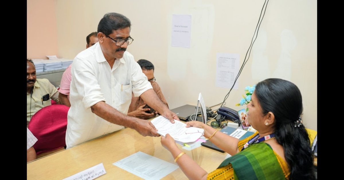 എൽഡിഎഫ് കൈപ്പമംഗലം നിയോജകമണ്ഡലം സ്ഥാനാർത്ഥി വത്സരാജ് നാമ നിർദ്ദേശപ്രത്രിക സമർപ്പിച്ചു