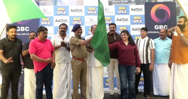 ഓപ്പറേഷൻ തൂഫാനിന്റെ ഭാഗമായി ഓൾ ഇന്ത്യ ട്രിപ്പുമായി ദമ്പതികൾ