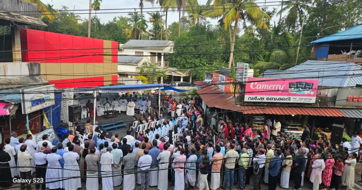കന്യാസ്രീകളുടെ അറസ്റ്റ്:പുത്തൻവേലിക്കരയിൽ പ്രതിഷേധം ഇരമ്പി.