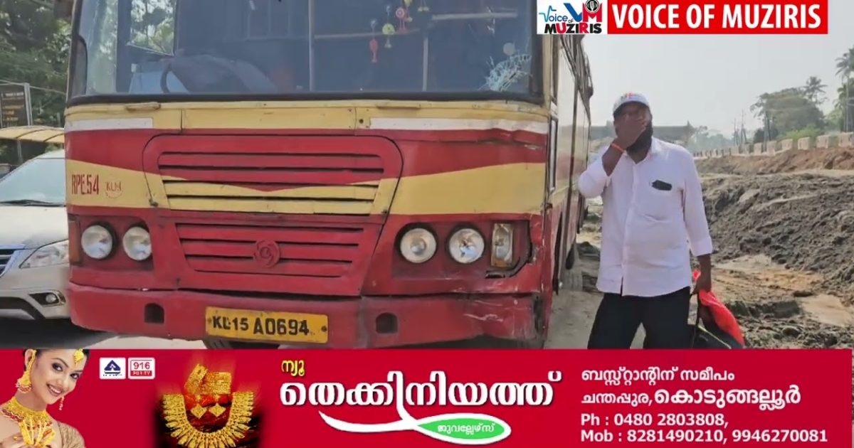 കയ്പമംഗലം വഴിയമ്പലത്ത് വാഹനാപകടം. ഒരാൾക്ക് പരിക്ക്. കെ.എസ്.ആർ.ടി.സി ബസും, ടെമ്പോ ട്രാവലറും, കാറുമാണ് കൂട്ടിയിടിച്ചത്
