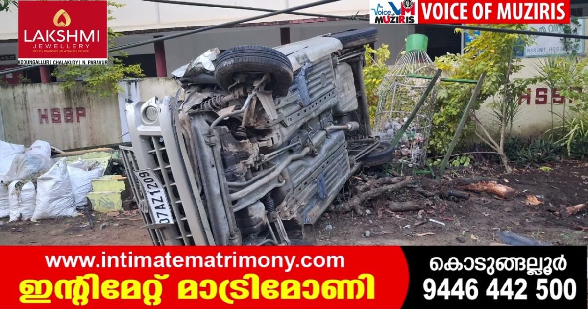 കാർ ഇലക്ട്രിസിറ്റി പോസ്റ്റ‌ിലിടിച്ച് അപകടം. ഒരാൾക്ക് പരിക്ക്