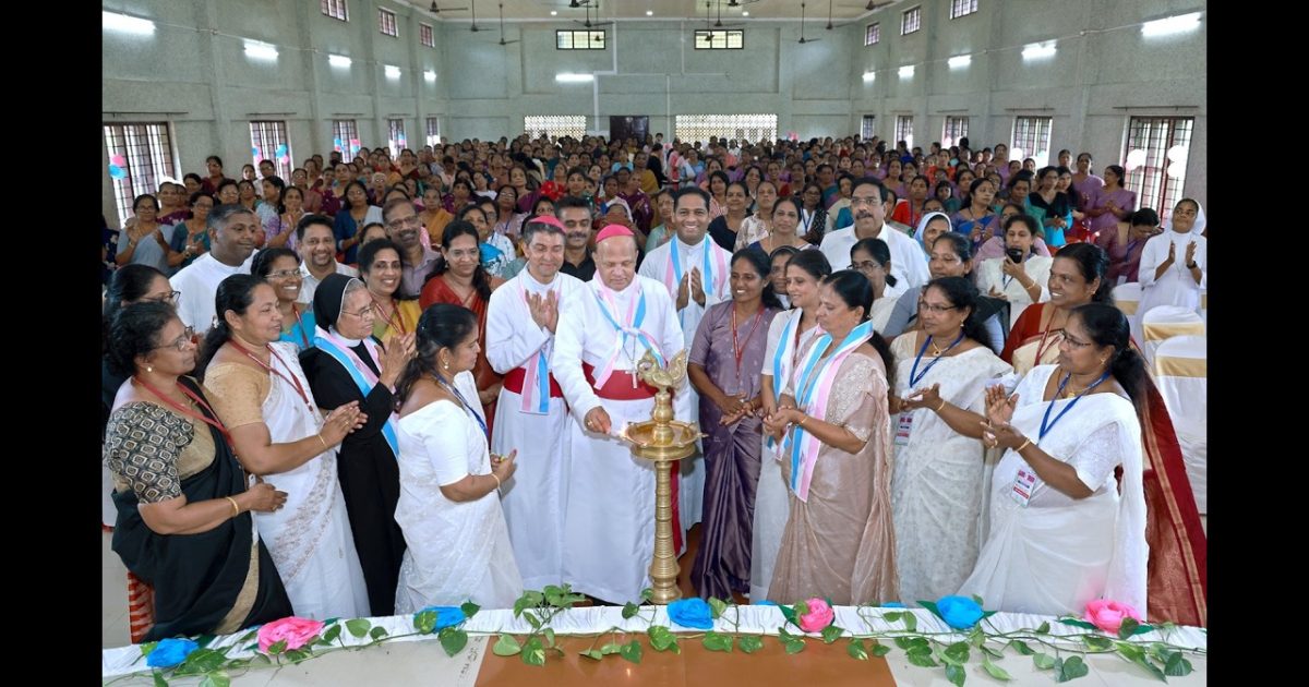 കേരള ലാറ്റിൻ കാത്തലിക് വിമൻസ് അസോസിയേഷന്റെ പതിമൂന്നമത് ജനറൽ കൗൺസിൽ പൊതുസമ്മേളനം ആർച്ച്ബിഷപ്പും കെ ആർ എൽ സി സി & കെ ആർ എൽ സി ബി സി പ്രസിഡന്റുമായ  മോസ്റ്റ്. ഡോ. വർഗീസ് ചക്കാലക്കൽ ഉദ് ഘാടനം ചെയ്തു