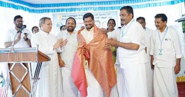 കൊടുങ്ങല്ലൂരിൽ ഉമ്മൻ ചാണ്ടി എഡ്യുക്കേഷണൽ എക്സ് ലെൻസി അവാർഡുകൾ വിതരണം ചെയ്തു