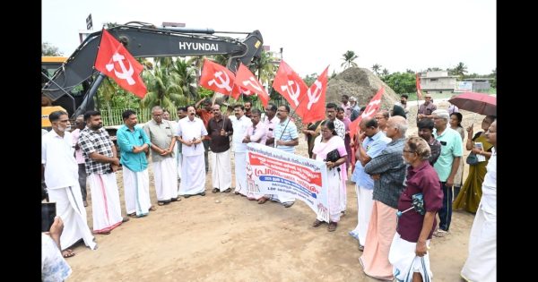 കൊടുങ്ങല്ലൂരിൽ കരാർ ലംഘനം നടത്തിയ ശിവാലയ കമ്പനിക്കെതിരെയുള്ള നടത്തുന്ന രാപ്പകൽ സമരത്തിന്റെ ഭാഗമായി ഇന്ന് എൽഡിഎഫ് ദേശിയ പാത നിർമാണം തടഞ്ഞു.