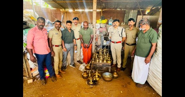കൊടുങ്ങല്ലൂരിൽ തിരുവള്ളൂർ ശിവക്ഷേത്രത്തിൽ നിന്നും രണ്ട് ലക്ഷം രൂപയോളം വില വരുന്ന ഓട്ടുവിളക്കുകളും ചെമ്പ് കുടങ്ങളും മോഷ്ടിച്ച കേസിലെ പ്രതി അറസ്റ്റിൽ