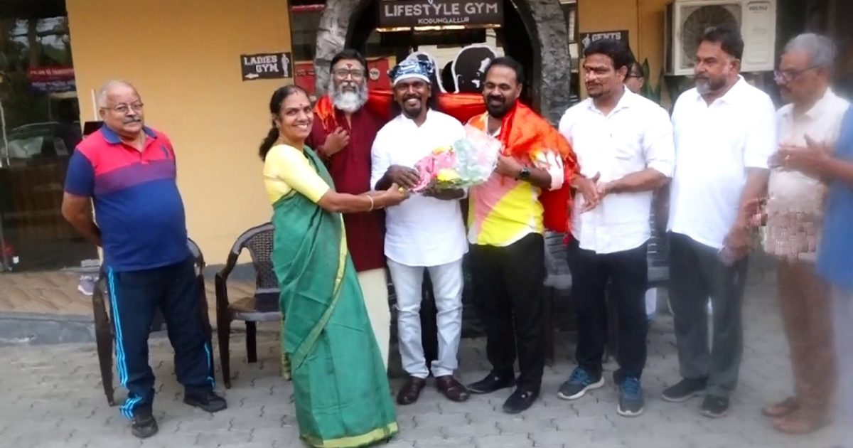 കൊടുങ്ങല്ലൂരിൽ നിന്നും മഞ്ഞുമലയിൽ തൊണ്ണൂറ്റി ഏട്ടാമത്തെ മീഡിയം രചിക്കാനായി ഡാവിഞ്ചി സുരേഷ് ലഡാക്കിലേക്ക്