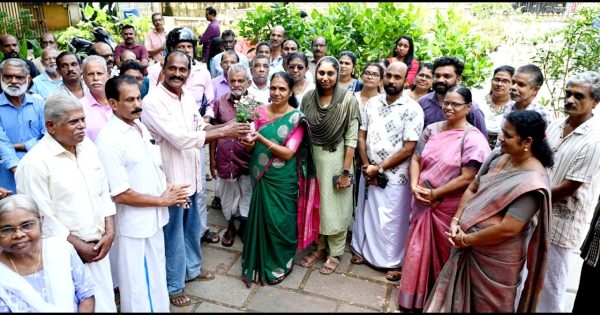 കൊടുങ്ങല്ലൂർ കുഞ്ഞിക്കുട്ടൻ തമ്പുരാൻ സ്ക്വയറിൽ അലങ്കാര – പുഷ്പഫല വൃക്ഷ പ്രദർശനയും വിപണന്നും ആരംഭിച്ചു.