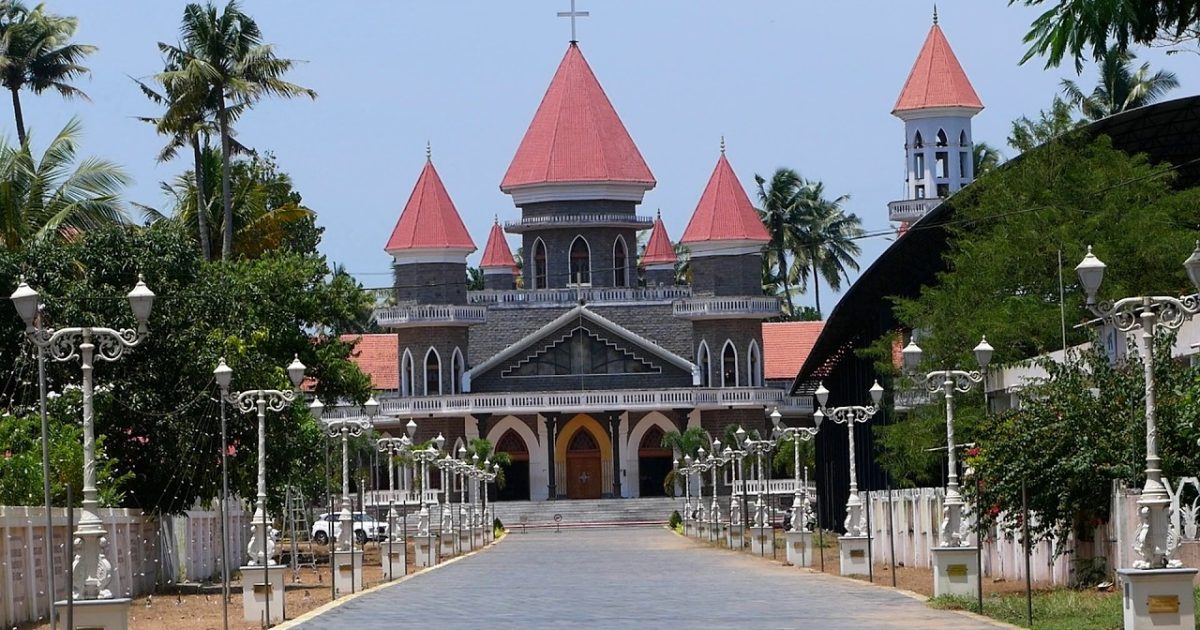 കൊടുങ്ങല്ലൂർ : കോട്ടപ്പുറം സെൻ്റ് മൈക്കിൾസ് കത്തീഡ്രലിൽ വി. മിഖായേൽ മാലാഖയുടെ മധ്യസ്ഥ തിരുനാൾ സെപ്റ്റംബർ 21 മുതൽ 27 വരെ ആഘോഷിക്കും