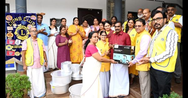 കൊടുങ്ങല്ലൂർ കോതപറമ്പിൽ ആല വാസുദേവവിലാസം യു പി സ്കൂളിന് കൊടുങ്ങല്ലൂർ ലയൺസ് ക്ലബ്ബിന്റെയും , ലക്ഷ്മി ജ്വല്ലറിയുടെയും കൈത്താങ്ങ്