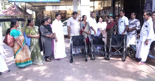 കൊടുങ്ങല്ലൂർ താലൂക്ക് ഗവൺമെന്റ് ഹോസ്പിറ്റലിലേക്ക് ശ്രീനഗർ കുടുംബ ക്ഷേമസമിതി വീൽ ചെയറുകൾ നൽകി.