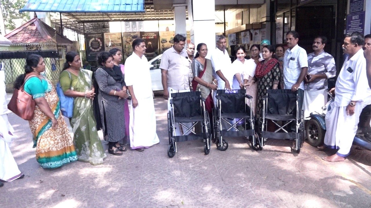 കൊടുങ്ങല്ലൂർ താലൂക്ക് ഗവൺമെന്റ് ഹോസ്പിറ്റലിലേക്ക് ശ്രീനഗർ കുടുംബ ക്ഷേമസമിതി വീൽ ചെയറുകൾ നൽകി.