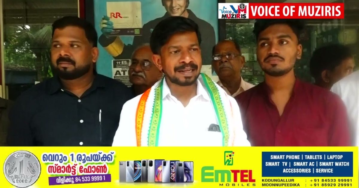 കൊടുങ്ങല്ലൂർ നഗരസഭ തിരെഞ്ഞുടുപ്പിൽ 45 ാം വാർഡിൽ മത്സരിക്കുന്ന udf സ്ഥാനാർത്ഥി സനിൽ സത്യൻ്റെ തിരെഞ്ഞടുപ്പ് പ്രചരണാർത്ഥം യൂത്ത് കോൺഗ്രസ്സ് സംസ്ഥാന പ്രസിഡണ്ട് അഡ്വ: ഒ.ജെ. ജനീഷ് ഭവന സന്ദർശനം നടത്തി