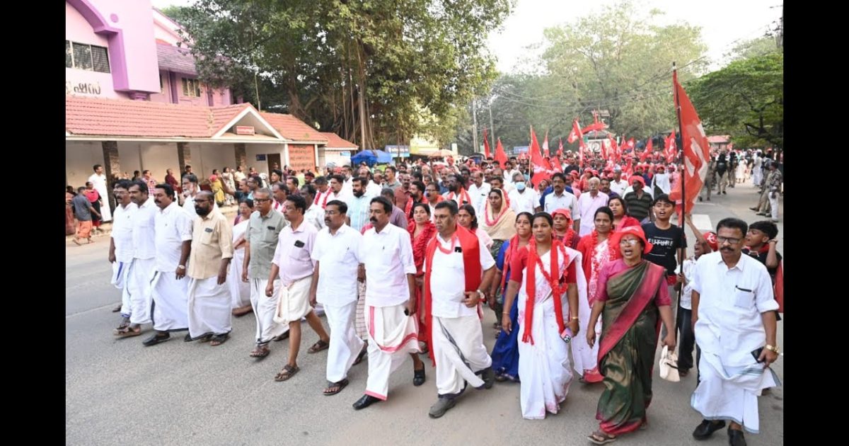 കൊടുങ്ങല്ലൂർ നഗരസഭ തെരഞ്ഞടുപ്പിൽ വിജയിച്ച എൽ ഡി എഫ് നഗരത്തിൽ ആഹ്ലാദപ്രകടനം നടത്തി