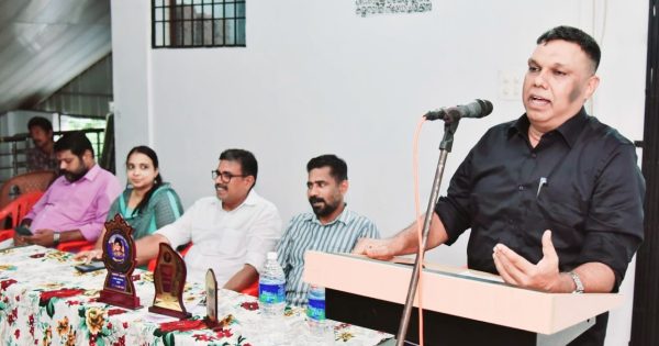 കൊടുങ്ങല്ലൂർ നായർ യുവജന ട്രസ്റ്റ് വിദ്യാഭ്യാസ അവാർഡ് ദാനവും പഠനോപകരണ വിതരണവും നടത്തി.