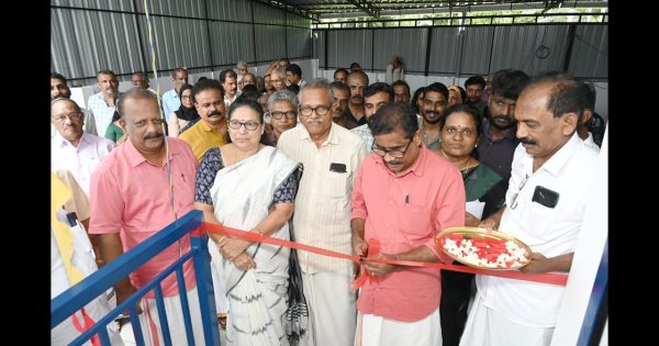 കൊടുങ്ങല്ലൂർ മാടവന ഗ്രാമ വ്യവസായ സഹകരണ സംഘത്തിന്റെ പുതിയ ഓഫിസ് മന്ദിരത്തിന്റെ ഉദ്ഘാടനം നടന്നു .