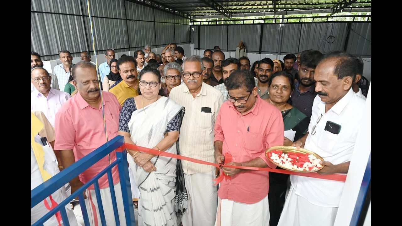 കൊടുങ്ങല്ലൂർ മാടവന ഗ്രാമ വ്യവസായ സഹകരണ സംഘത്തിന്റെ പുതിയ ഓഫിസ് മന്ദിരത്തിന്റെ ഉദ്ഘാടനം നടന്നു .