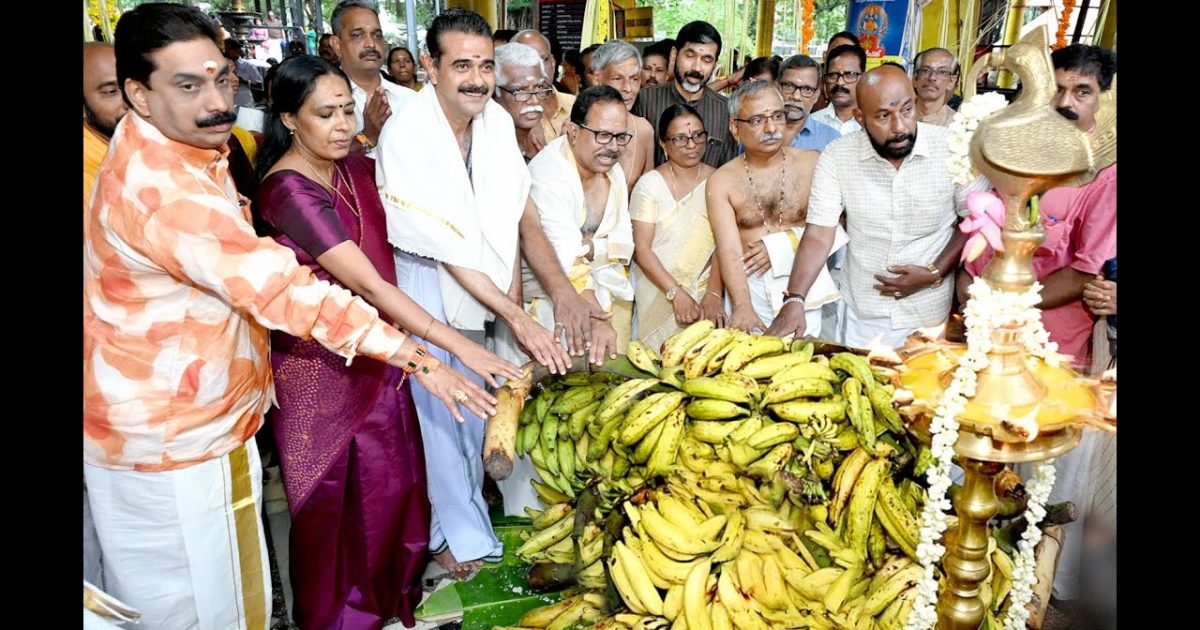 കൊടുങ്ങല്ലൂർ ശ്രീകുരുംബ ഭഗവതി ക്ഷേത്രത്തിൽ കാഴ്ച കുല സമർപ്പണവും പുത്തരി നിവേദ്യവുo ഭക്തി സാന്ദ്രമായി
