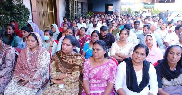 കൊലക്കുറ്റത്തിന് കേസെടുക്കണമെന്നാവശ്യപ്പെട്ട് എം.എൽ.എ യുടെ നേതൃത്വത്തിൽ പ്രതിഷേധ സത്യാഗ്രഹം