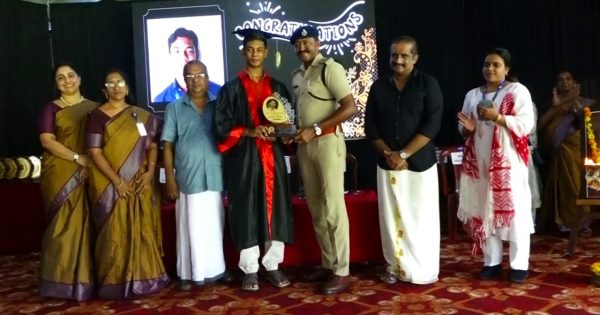 ഗുരുശ്രീ പബ്ലിക് സ്‌കൂളിൽ മെറിറ്റ് ഡേയും ലഹരിവിരുദ്ധ ദിനവും ആചരിച്ചു