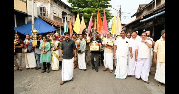 ചാമ്പ്യൻ ബോട്ട് ലീഗ് കോട്ടപ്പുറം ജലോത്സവത്തിന് ആവേശകരമായ തുടക്കം കുറിച്ചുകൊണ്ട് പ്രൗഢഗംഭീരമായ വിളംബര ജാഥ സംഘടിപ്പിച്ചു.