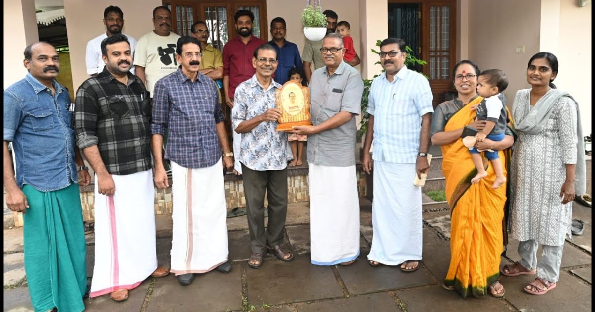 ടി കെ ഗംഗാധരനെ അനുമോദിച്ചു