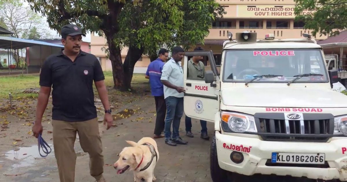 തദ്ദേശ സ്വയംഭരണ തിരഞ്ഞെടുപ്പ്; സ്‌ട്രോങ്‌ റൂമിലും പരിസരങ്ങളിലും ബോംബ് സ്‌ക്വാഡും ഡോഗ് സ്‌ക്വാഡും പരിശോധന നടത്തി..