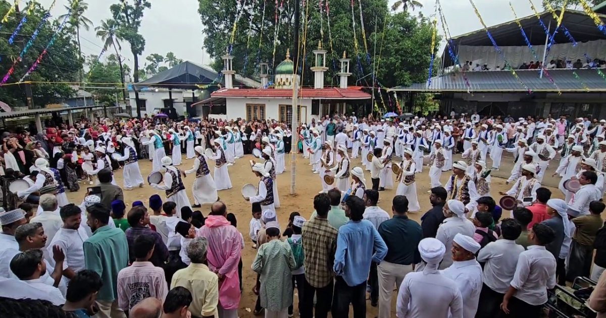 തീരദേശത്ത് വിവിധ പരിപാടികളോടെ മുഹമ്മദ് നബിയുടെ ജന്മദിനം ആഘോഷമാക്കി വിശ്വാസികൾ.